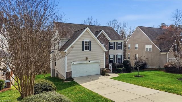 102 Jamestown Oaks Drive, Jamestown, NC 27282