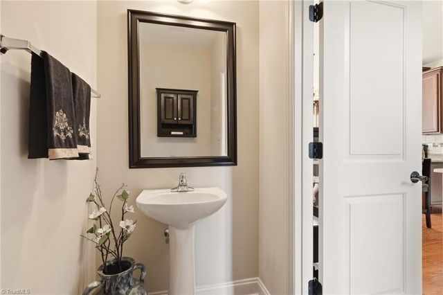 102 Jamestown Oaks Drive, Jamestown, NC 27282