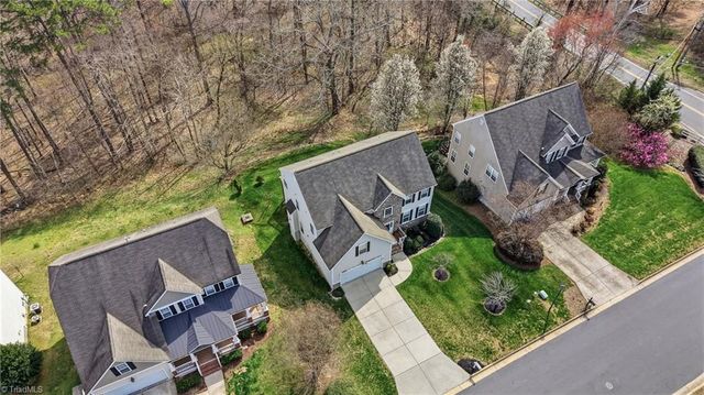 102 Jamestown Oaks Drive, Jamestown, NC 27282