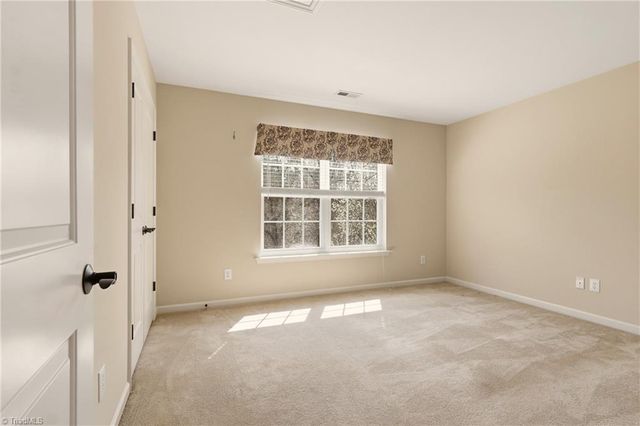 102 Jamestown Oaks Drive, Jamestown, NC 27282