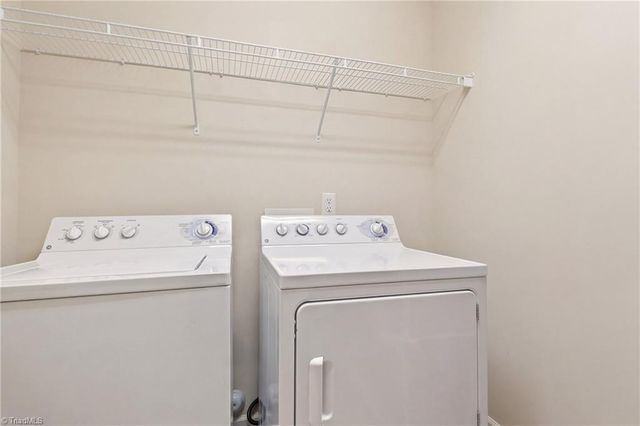 102 Jamestown Oaks Drive, Jamestown, NC 27282