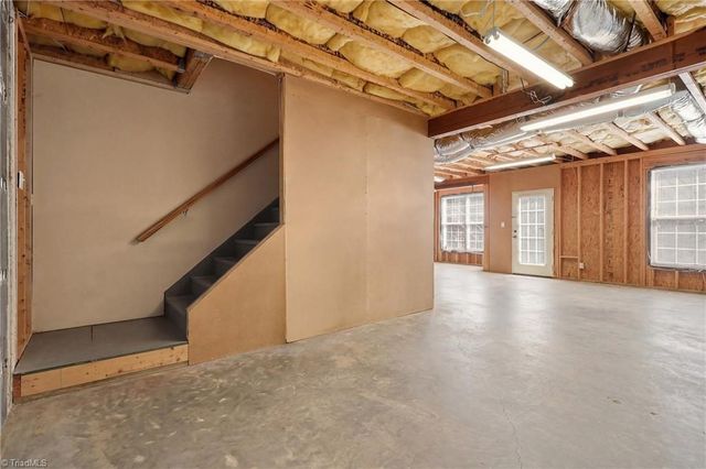 102 Jamestown Oaks Drive, Jamestown, NC 27282