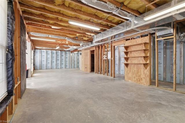 102 Jamestown Oaks Drive, Jamestown, NC 27282