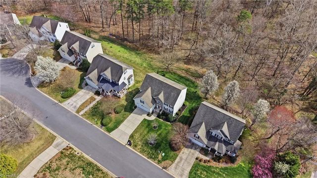 102 Jamestown Oaks Drive, Jamestown, NC 27282