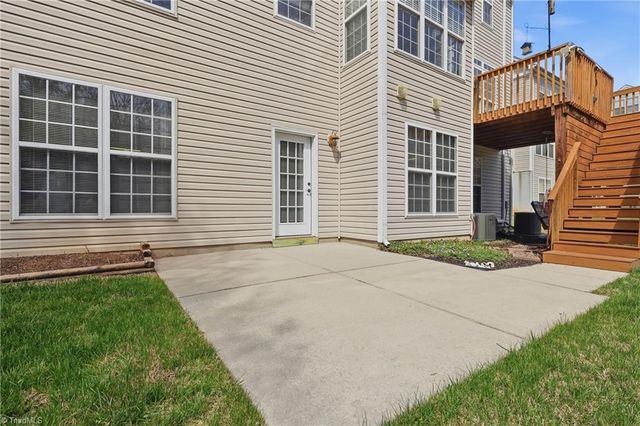 102 Jamestown Oaks Drive, Jamestown, NC 27282