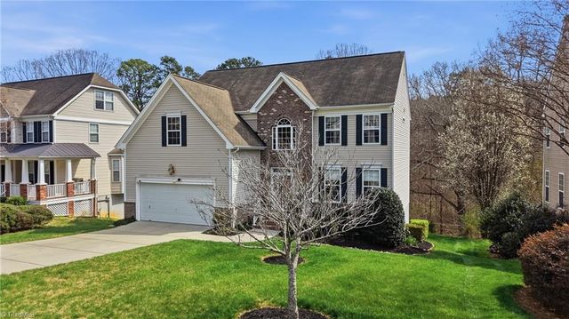 102 Jamestown Oaks Drive, Jamestown, NC 27282