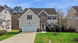 102 Jamestown Oaks Drive, Jamestown, NC 27282