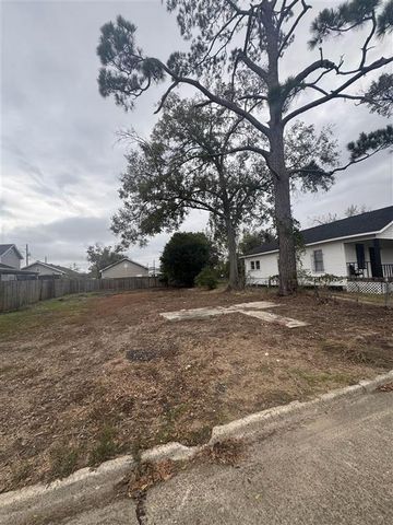 412 V E Washington Avenue, Lake Charles, LA 70601