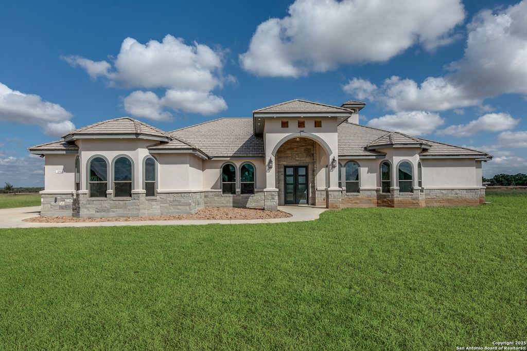 252 Venado Oaks, Castroville, TX 78009
