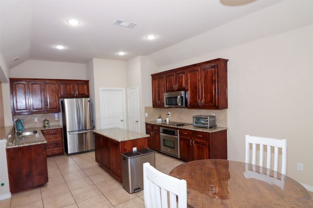 754 Peach Lane, Burleson, TX 76028