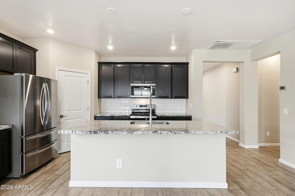 17821 W VILLA HERMOSA Lane, Surprise, AZ 85387 — photo 4