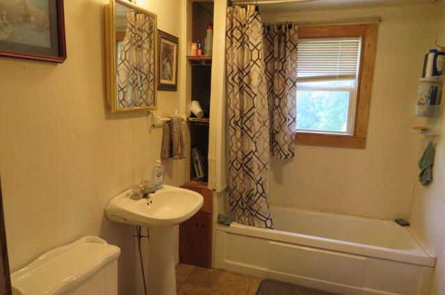 231 E Marshfield Street, Hartville, MO 65667