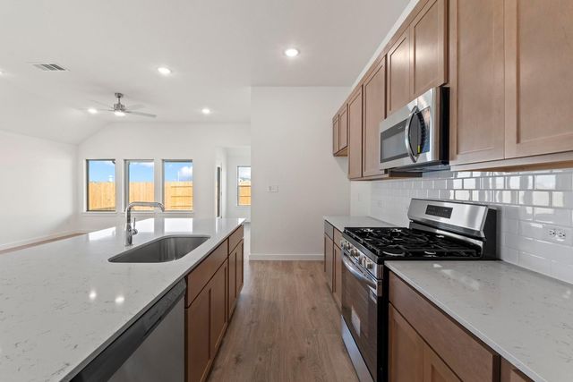 1000 Universal DR, Hutto, TX 78634
