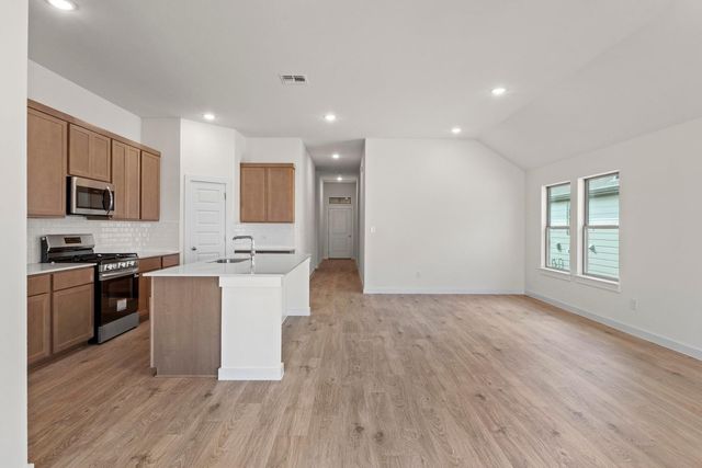 1000 Universal DR, Hutto, TX 78634