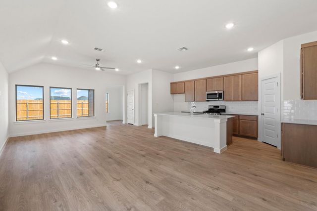 1000 Universal DR, Hutto, TX 78634