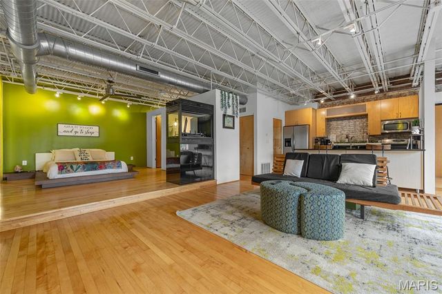 2401 S 12th Street 101, St Louis, MO 63104