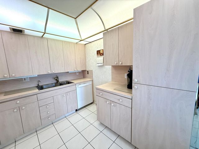 3030 Farnham O, Deerfield Beach, FL 33442