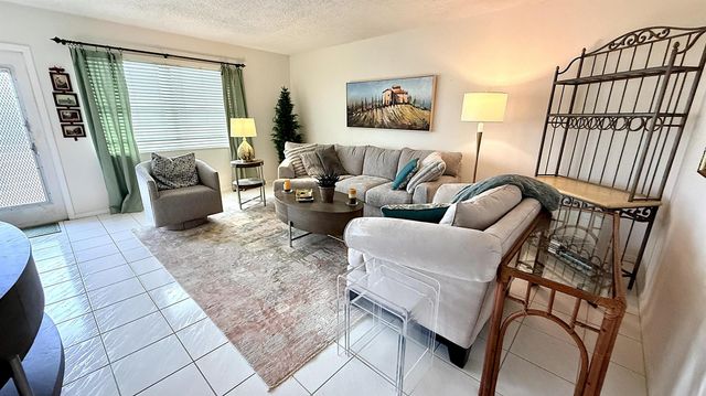 3030 Farnham O, Deerfield Beach, FL 33442