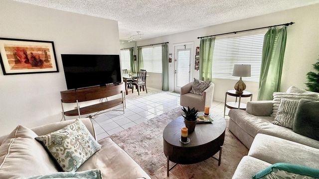 3030 Farnham O, Deerfield Beach, FL 33442