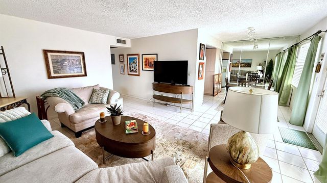 3030 Farnham O, Deerfield Beach, FL 33442