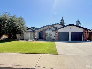 5113 Colonial Drive, Bakersfield, CA 93308