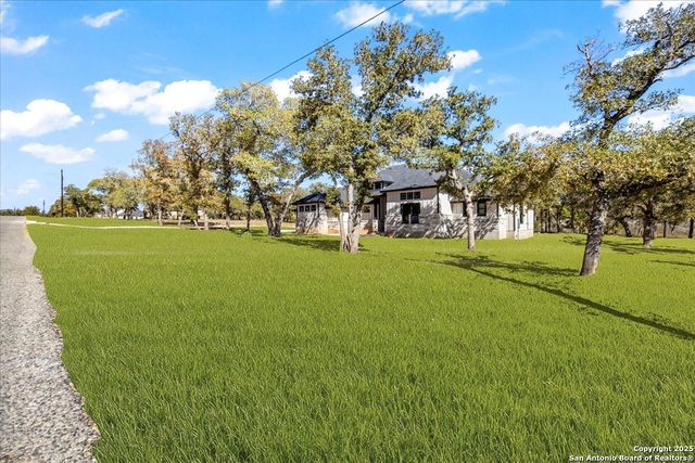 164 Hondo Ridge, La Vernia, TX 78121