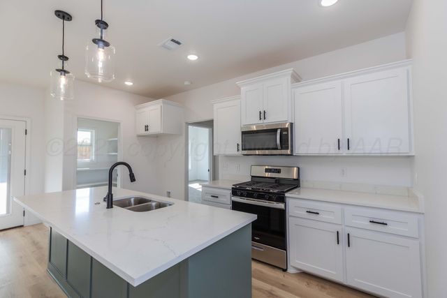 528 Camelot Drive, Borger, TX 79007