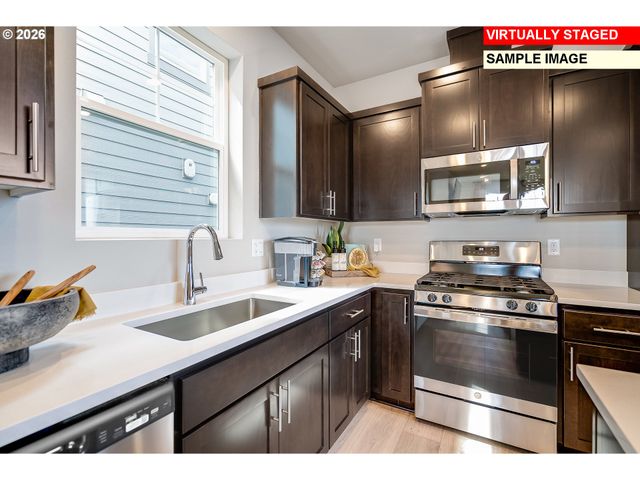 1031 Legacy St, Eugene, OR 97402