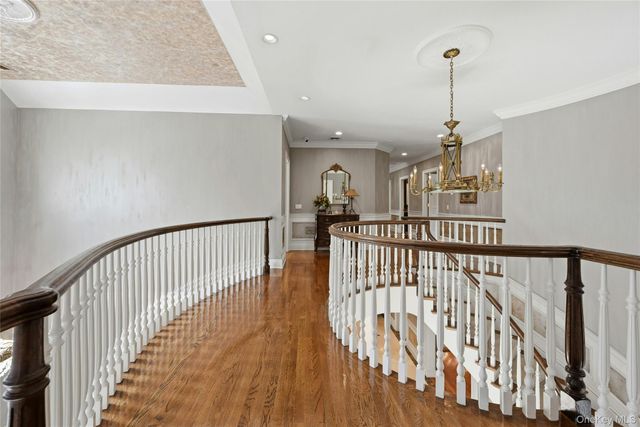 48 Tammys Lane, Syosset, NY 11791