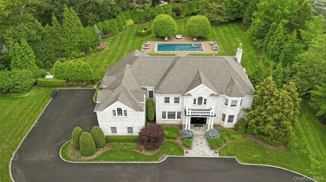 48 Tammys Lane, Syosset, NY 11791