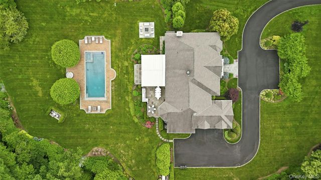 48 Tammys Lane, Syosset, NY 11791