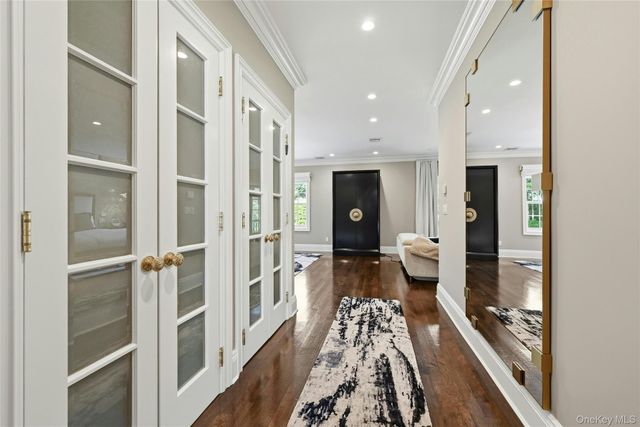48 Tammys Lane, Syosset, NY 11791