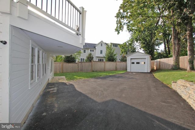 233 E MONTGOMERY AVE, Ardmore, PA 19003