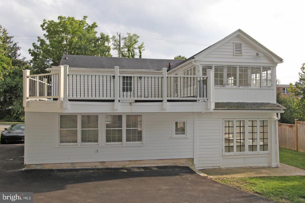 233 E MONTGOMERY AVE, Ardmore, PA 19003