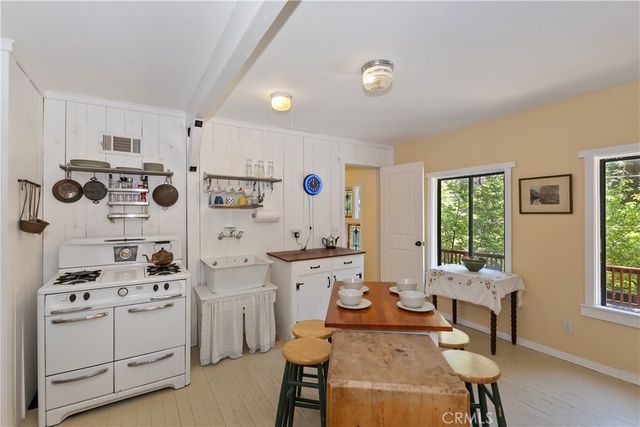 425 Blue Jay Canyon, Lake Arrowhead, CA 92317
