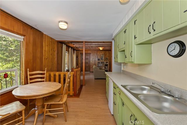 425 Blue Jay Canyon, Lake Arrowhead, CA 92317