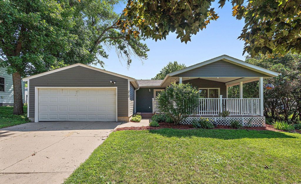212 Central Avenue S, Norwood Young America, MN 55397 — exterior