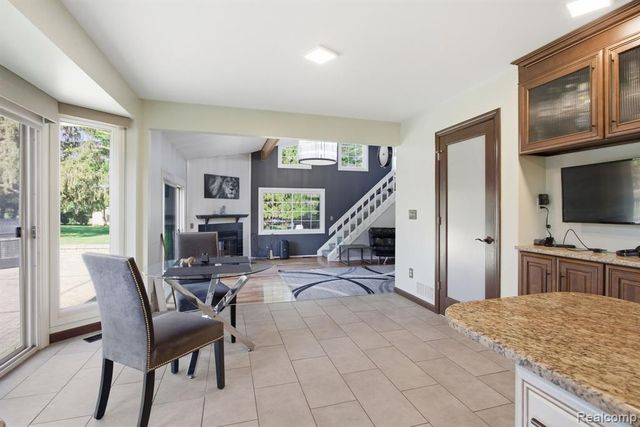 2411 Wixom Trail, Milford, MI 48381