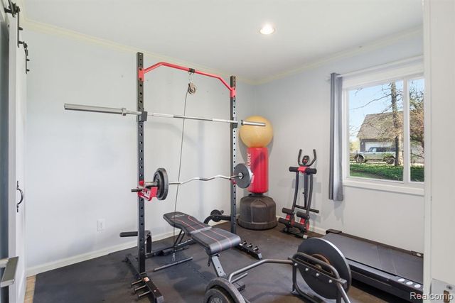 2411 Wixom Trail, Milford, MI 48381