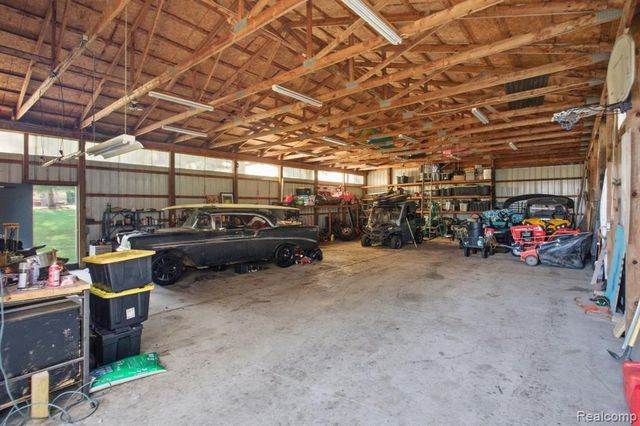 2411 Wixom Trail, Milford, MI 48381