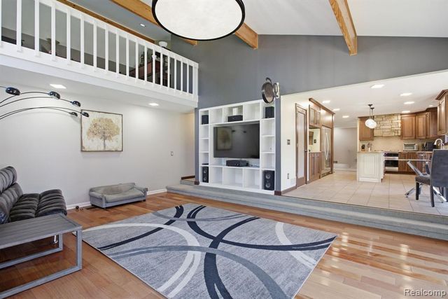 2411 Wixom Trail, Milford, MI 48381