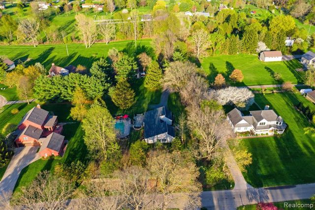 2411 Wixom Trail, Milford, MI 48381