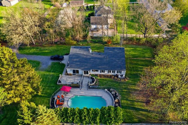 2411 Wixom Trail, Milford, MI 48381
