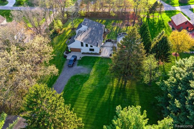 2411 Wixom Trail, Milford, MI 48381
