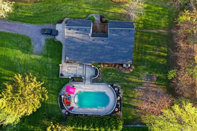 2411 Wixom Trail, Milford, MI 48381