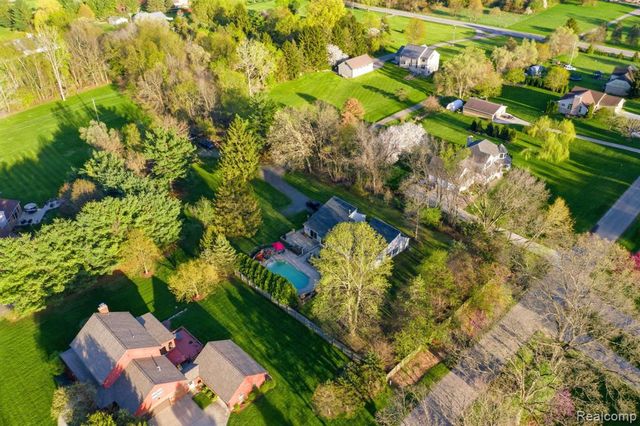 2411 Wixom Trail, Milford, MI 48381