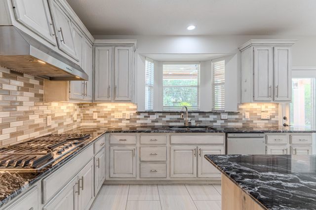 7 Stickley Court, The Woodlands, TX 77382