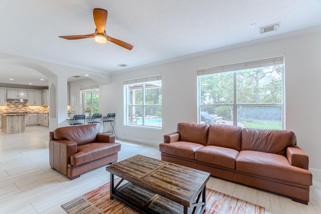 7 Stickley Court, The Woodlands, TX 77382