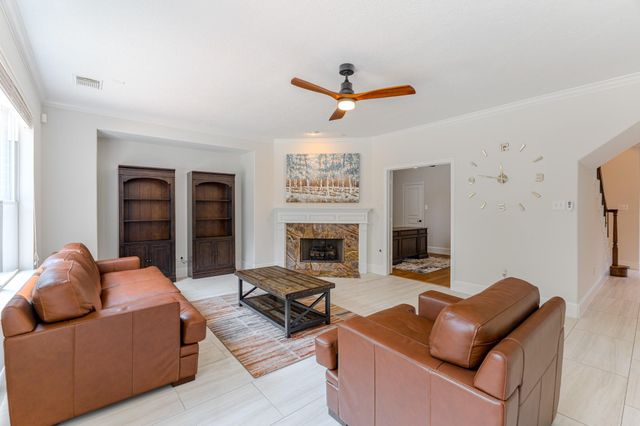 7 Stickley Court, The Woodlands, TX 77382