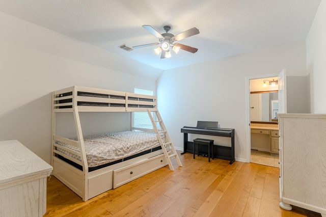 7 Stickley Court, The Woodlands, TX 77382